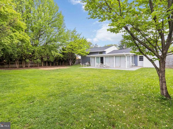 1114 Charles St, Mechanicsburg, PA 17055