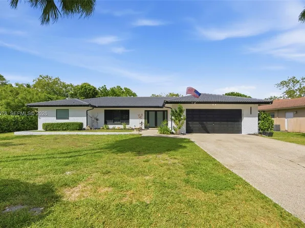9935 Ramblewood Dr, Coral Springs, FL