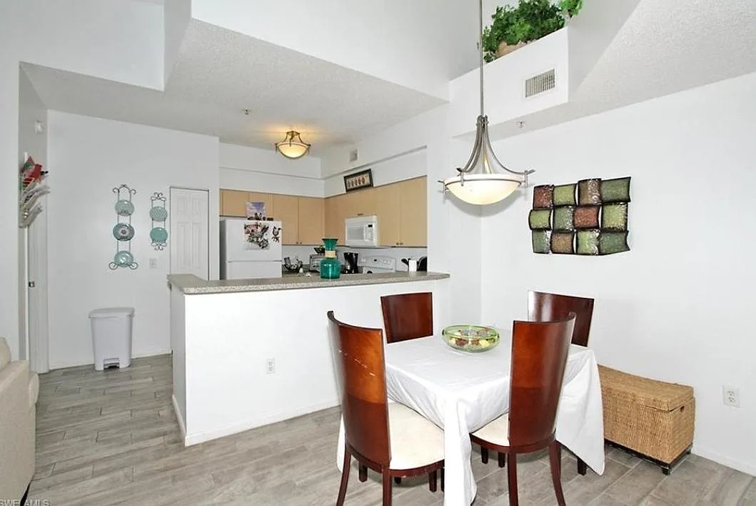 2 bed, 1059 sqft, $2,000 — Photo 4