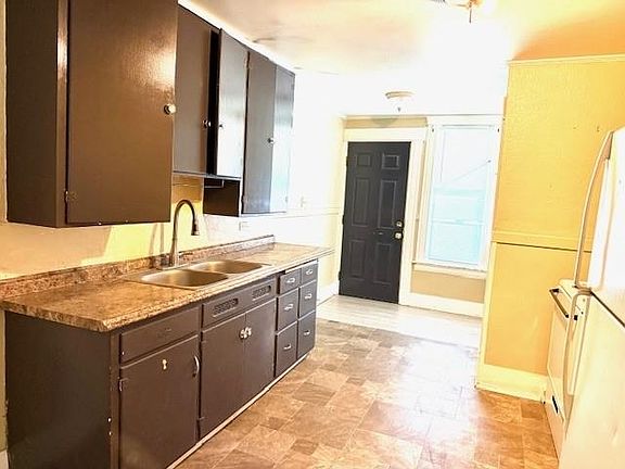 3rd image of 429 W Knox Ave APT C