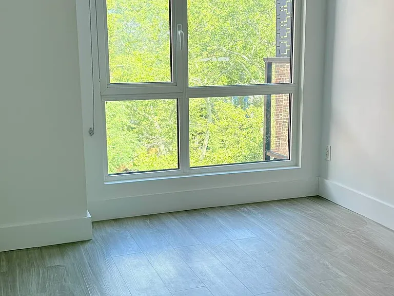 631 E 18th St #5E — Photo 5