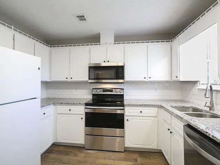 4505 Guinevere Ct — Photo 8