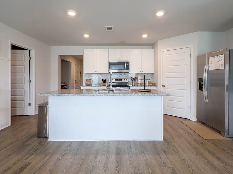1716 Phillips Cir — Photo 13
