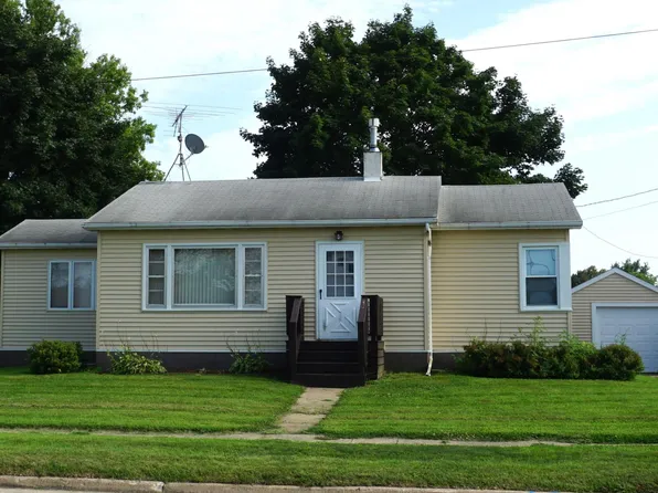 110 W 4th St, Wellsburg, IA 50680