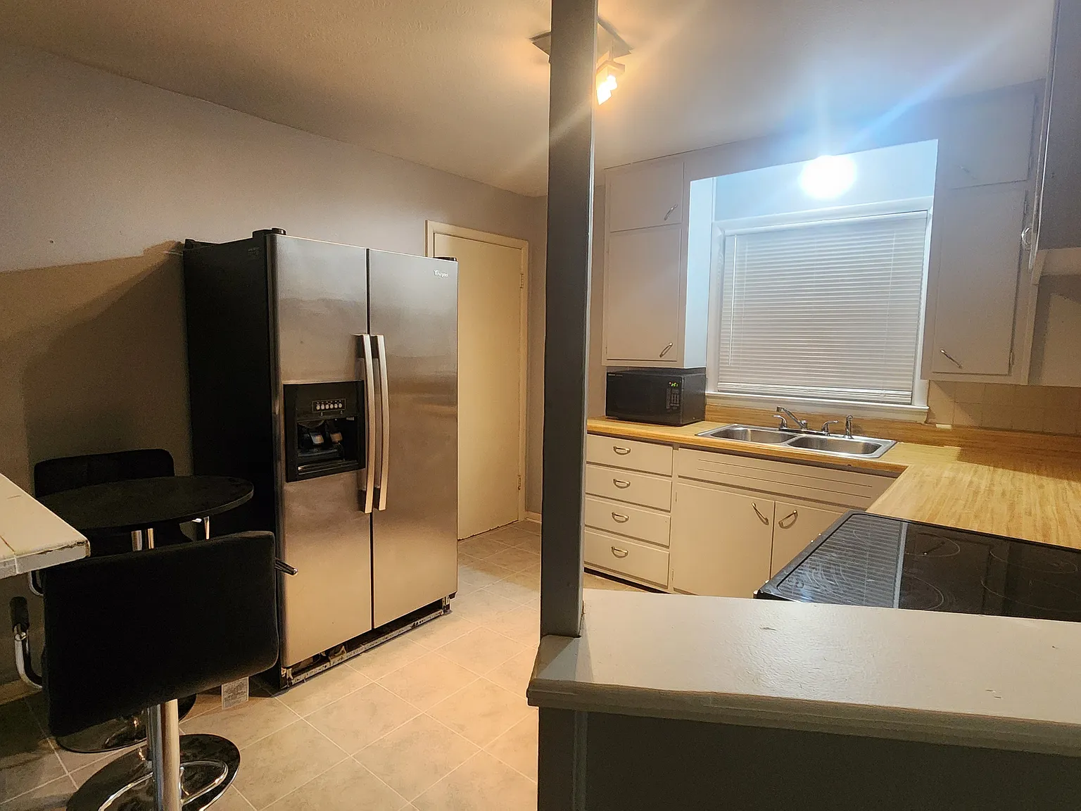 2 bed, 715 sqft, $1,200 — Photo 3