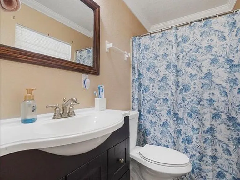 380 Maple Pl — Photo 7
