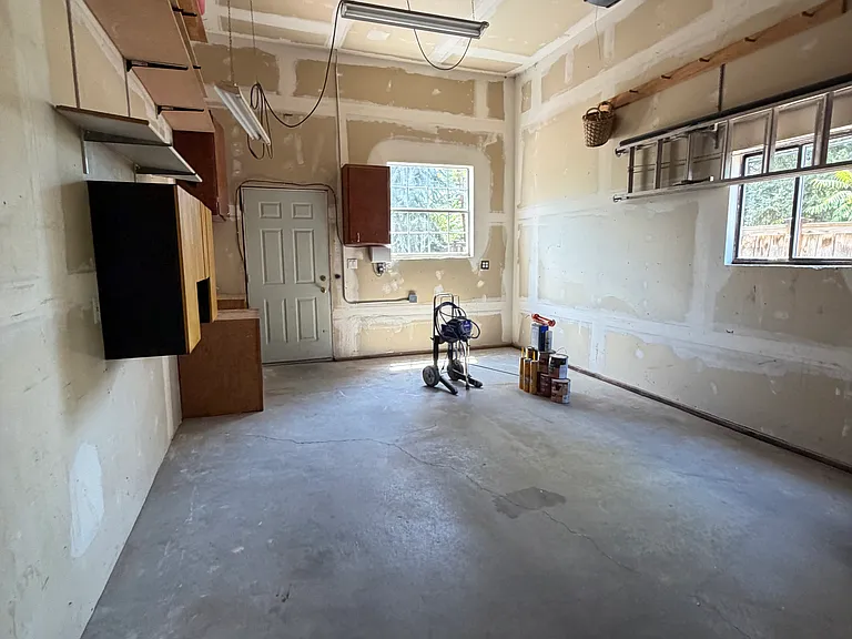 1122 E Westminster Ave — Photo 36