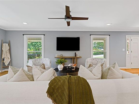 4th image of 3881 Allsborough Dr