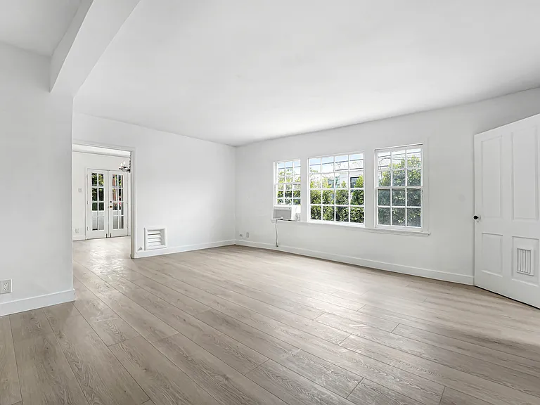 262 S Spalding Dr #1/2 — Photo 4