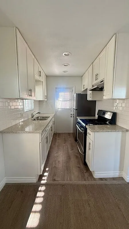 2 bed, 1.0 bath, 710 sqft, $2,450 — Photo 2