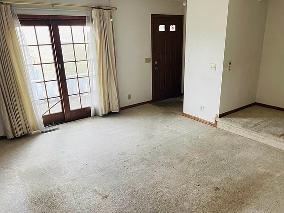 5th image of 2549 N Lexington Dr