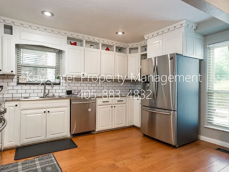 301 SE 34th St — Photo 4