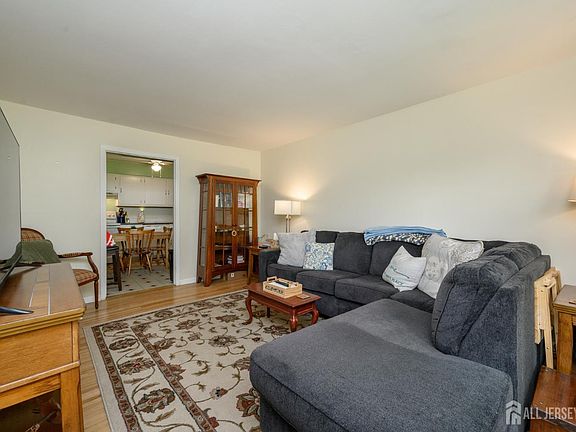 5th image of 2214 Silver Ct