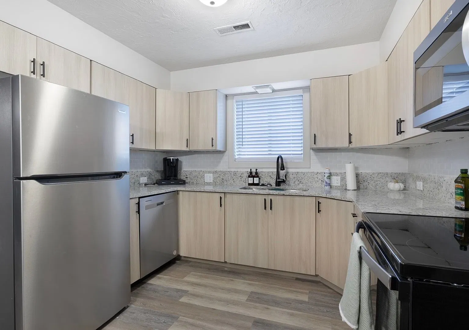 Oxford Apartments — Photo 3