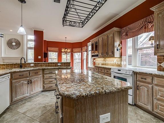 4th image of 3507 Willowbrook Dr