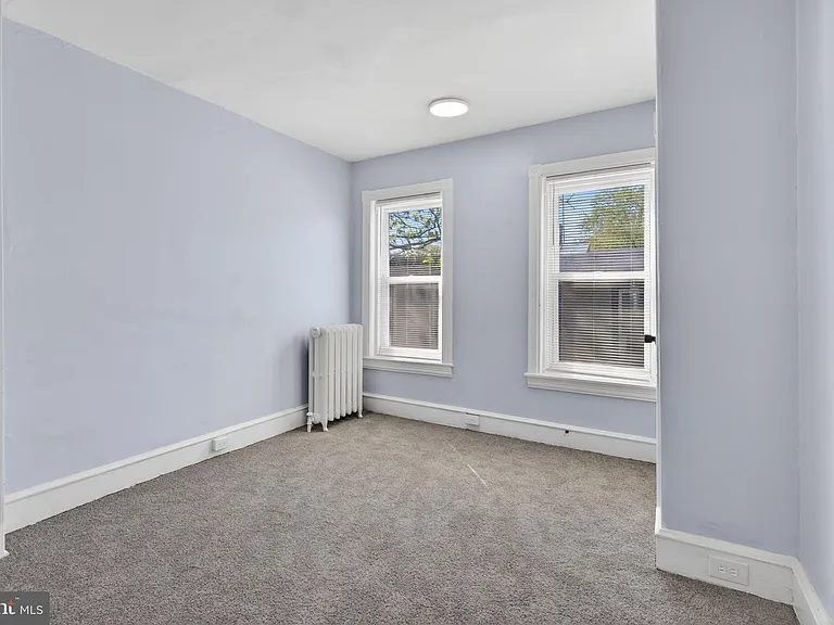 136 N Farson St — Photo 14
