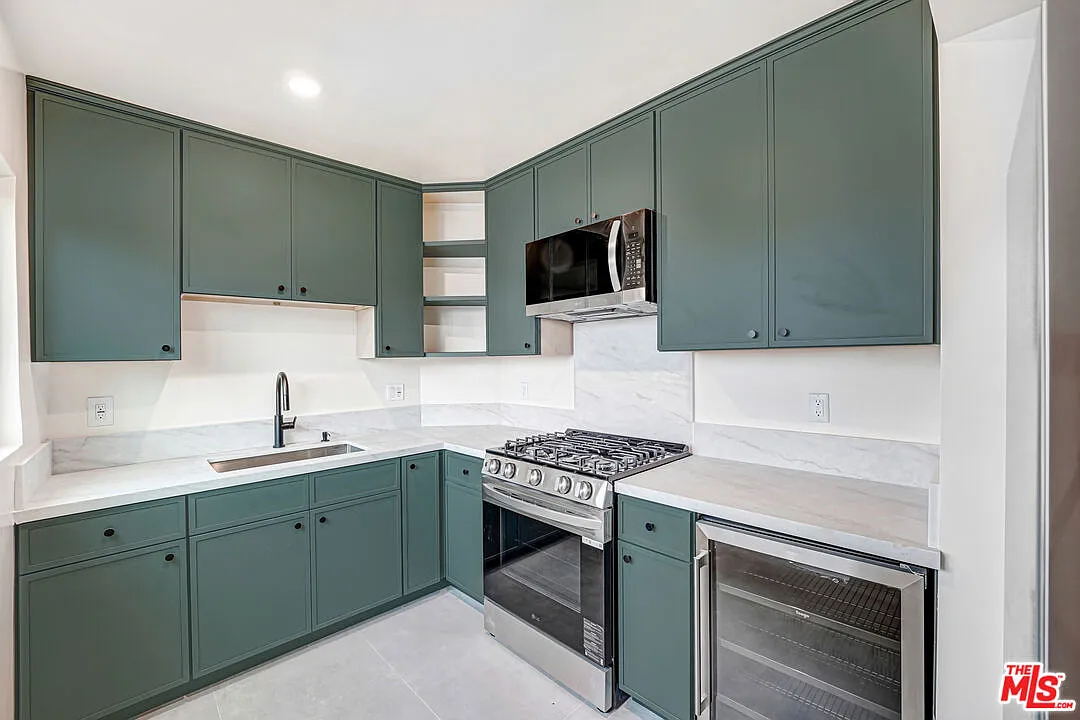 16185 W Sunset Blvd — Photo 4