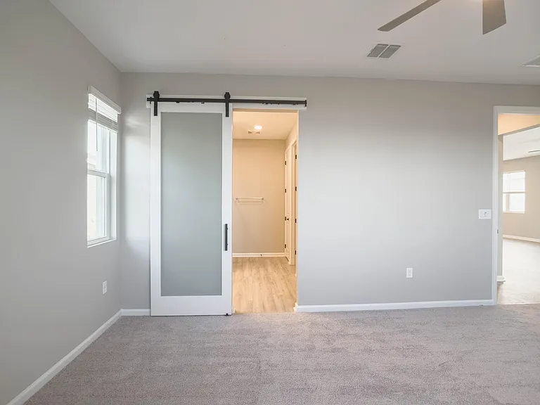 992 Griffon Ave — Photo 30