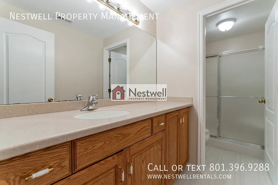 Fantastic 4-bed Home in South Jordan — Photo 4