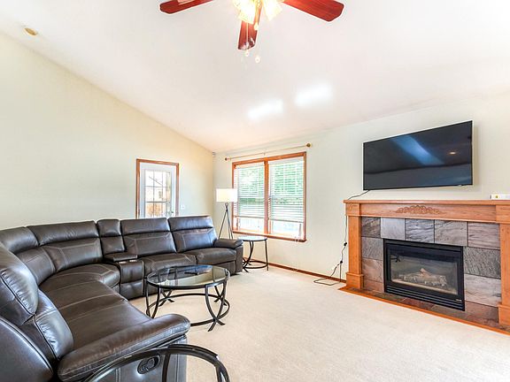 2nd image of 660 S Majestic View Dr