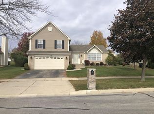 1280 Crystal Shore Dr, Carol Stream, IL