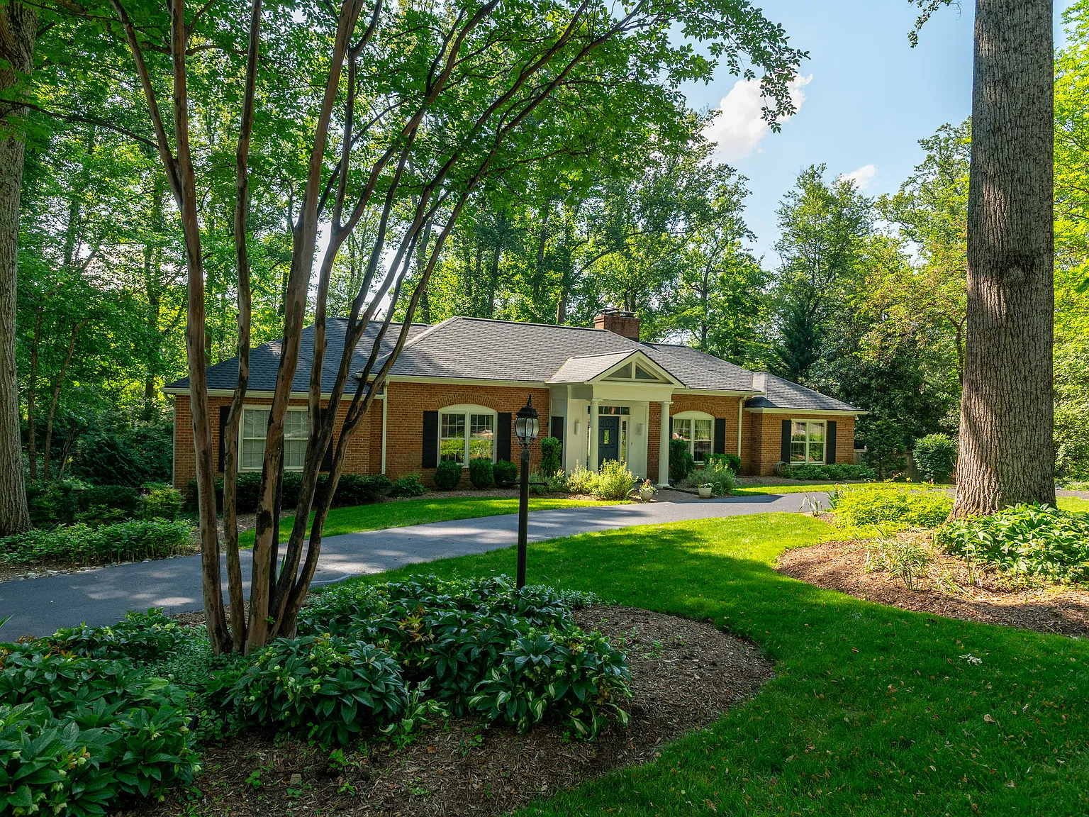 3 bed, 4051 sqft, $7,500 — Photo 3