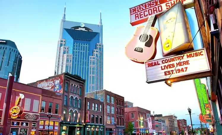 Only 5 minutes from the Honky Tonk bars on Broadway