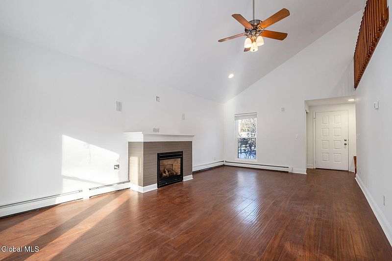 4th image of 62 Arrowwood Place