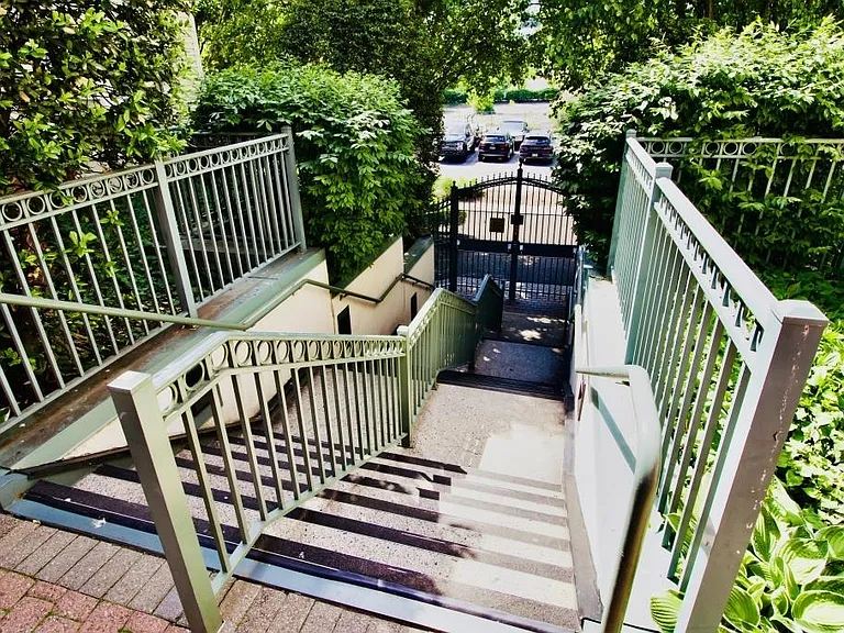 340 The Promenade — Photo 10
