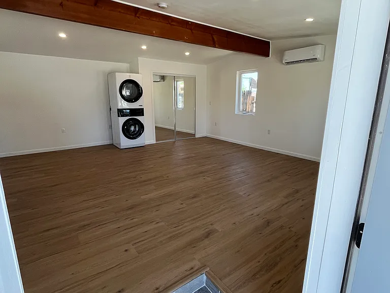 5333 Daisy Ave #B — Photo 3