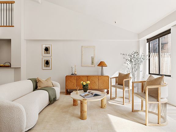 4th image of 140 W 23rd St Penthouse D