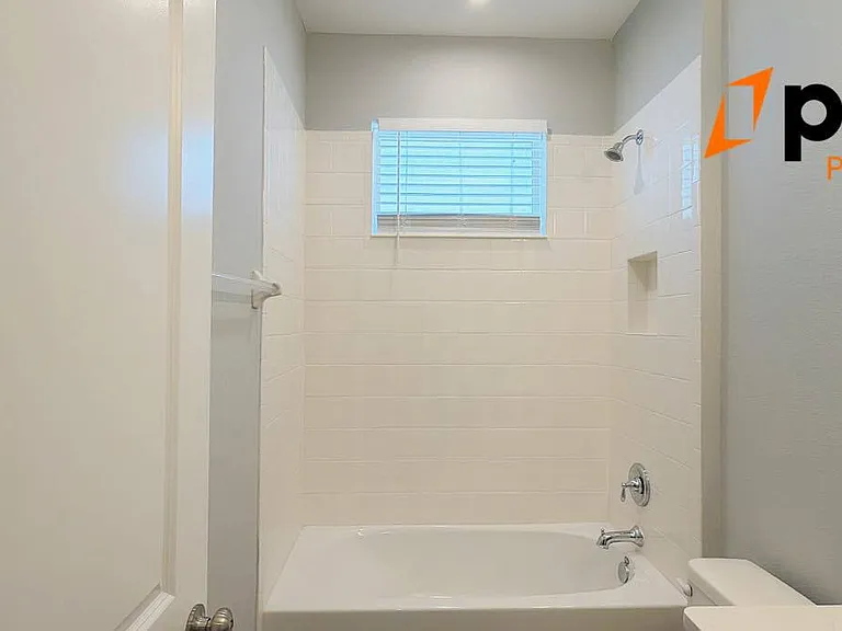 3 bed, 2.0 bath, 1589 sqft, $2,600 — Photo 26