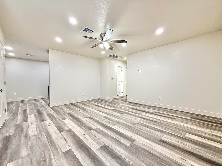 1821 W Rumble Rd — Photo 4
