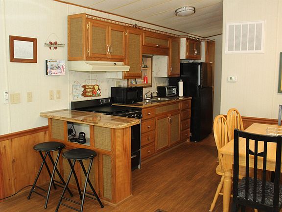 4th image of 48 Dogwood St