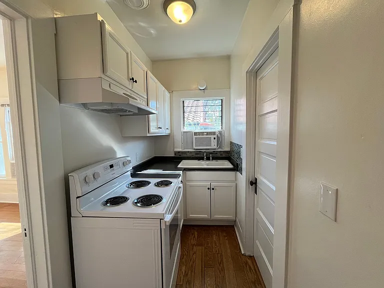 1535 Park St — Photo 8