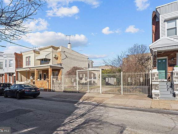 3rd image of 2519 E Monmouth St