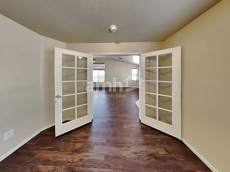 710 Breezy Ridge Dr — Photo 8