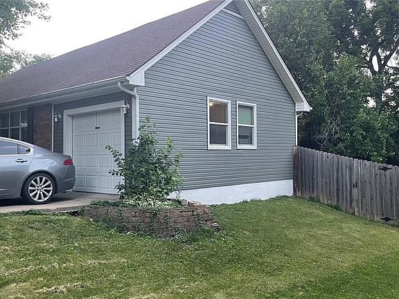 2nd image of 3101 Douglas St