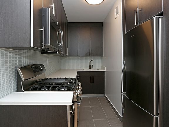 4th image of 410 W 53rd St APT 114