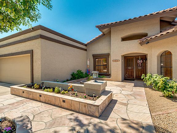 3rd image of 1019 E Vinedo Ln