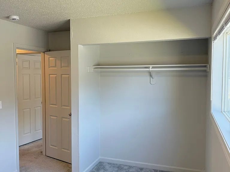 Willow Lake Apartments — Photo 10