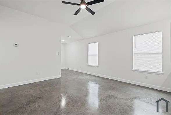 721 Eva St — Photo 8
