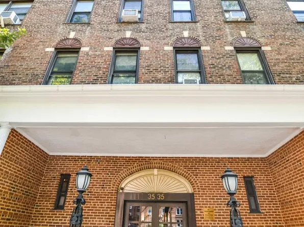 35-35 75 #222, Jackson Heights, NY 11372