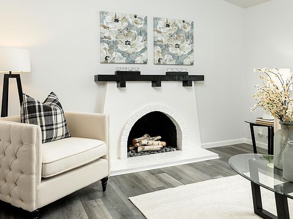 5th image of 386 Grandpark Cir