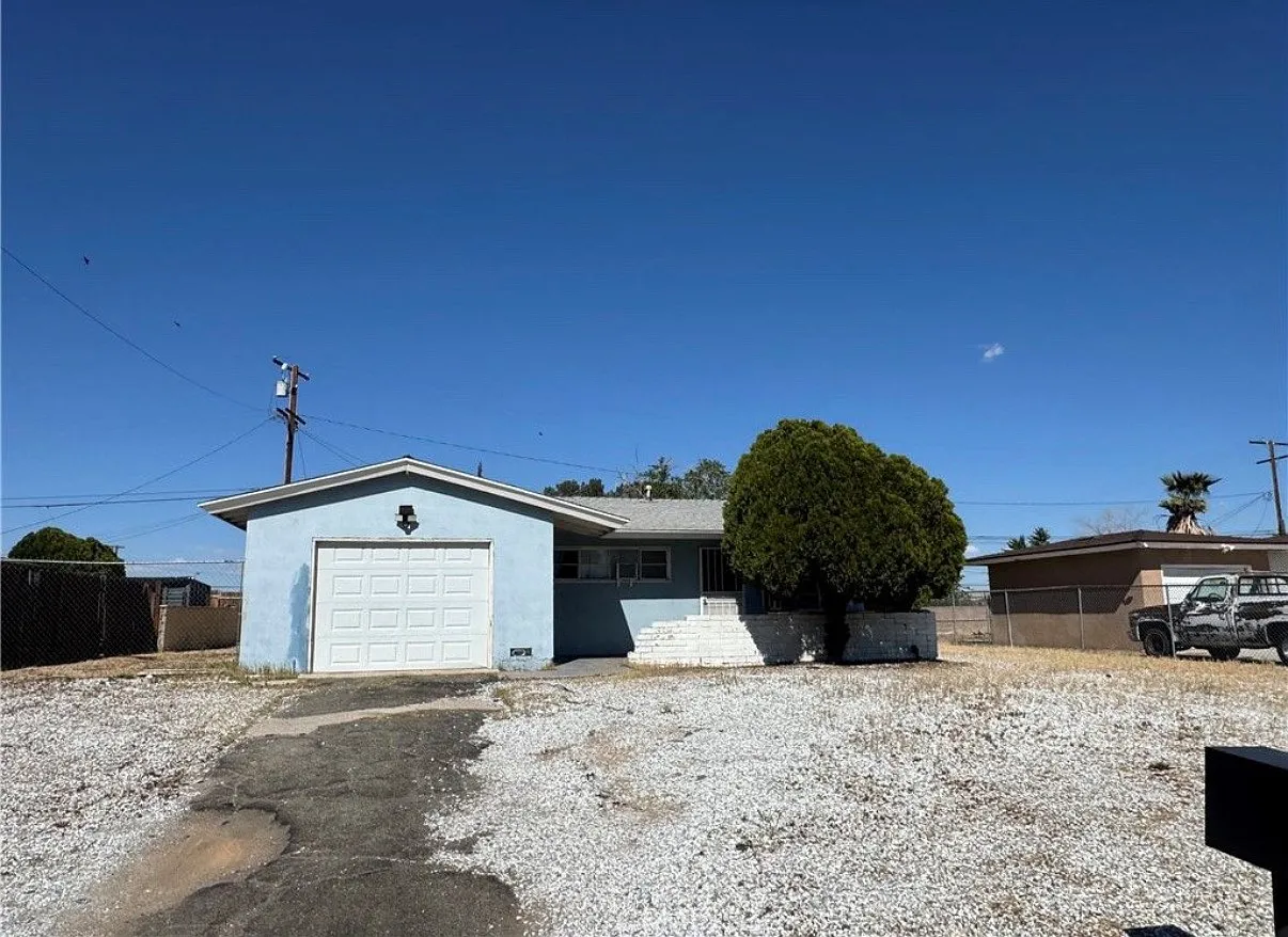Del Rey Dr, Victorville — Photo 1