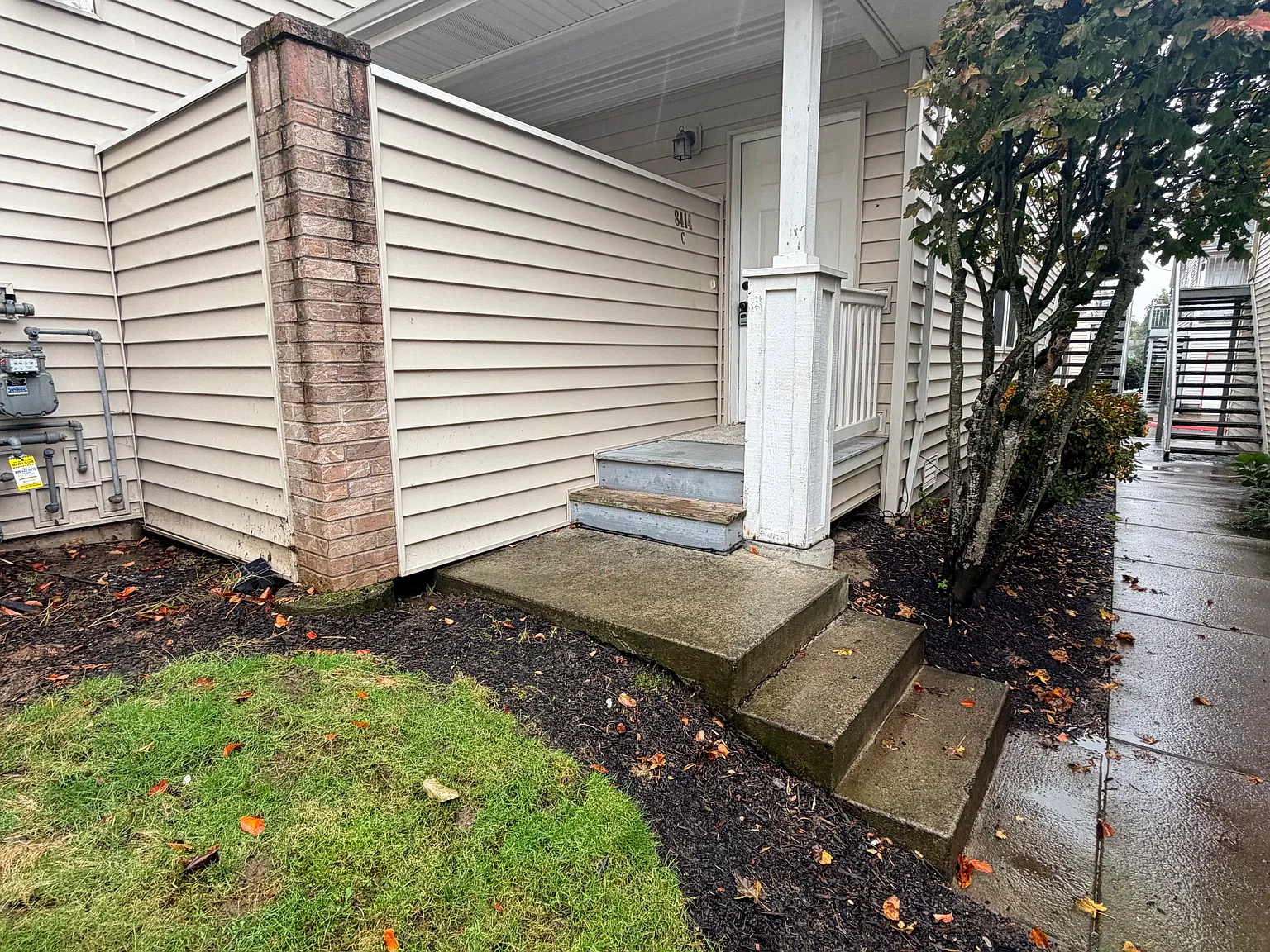 2 bed, 1.5 bath, 900 sqft, $1,800 — Photo 1