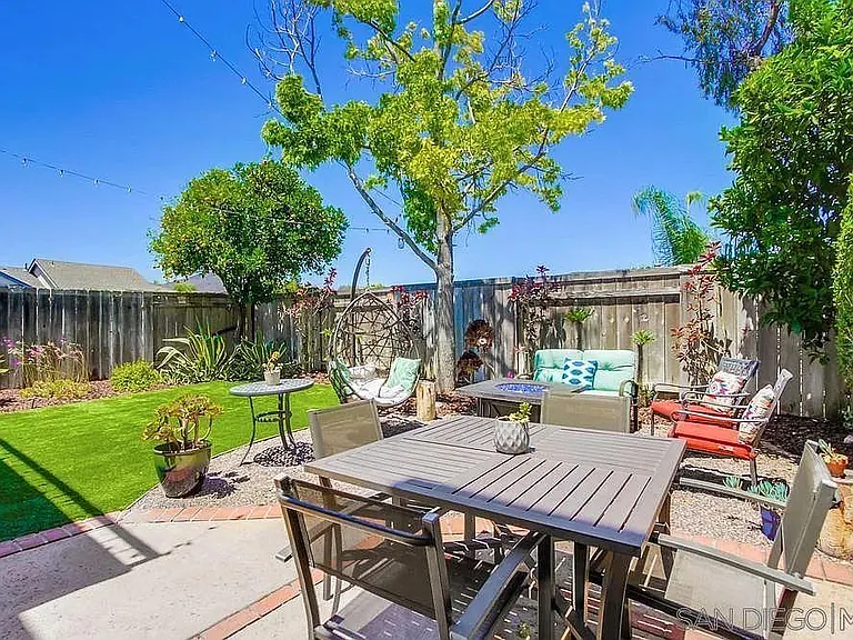13563 Longfellow Ln — Photo 2