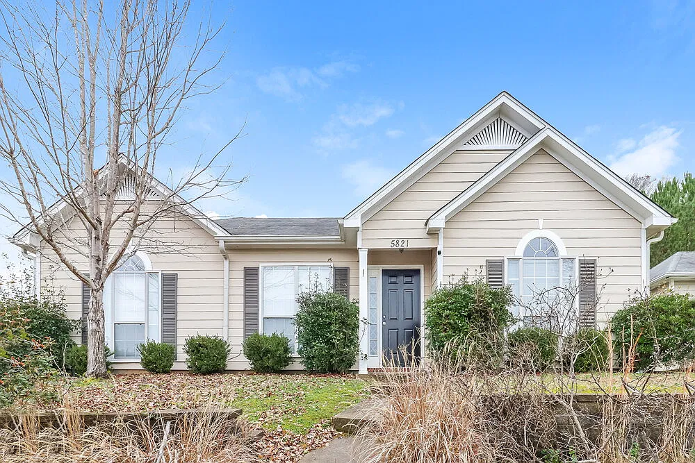 3 bed, 2.0 bath, 1426 sqft, $1,725 — Photo 1