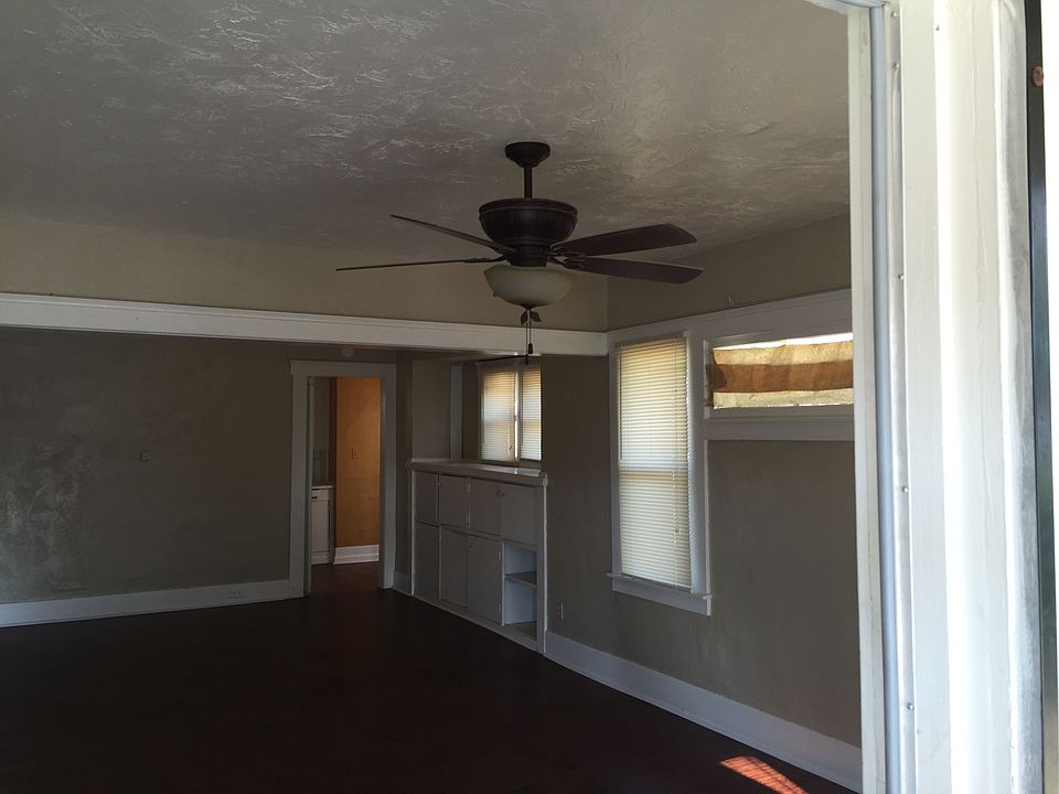 2nd image of 3033 E White Ave