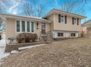 4494 Independence Dr, Pleasant Hill, IA 50327